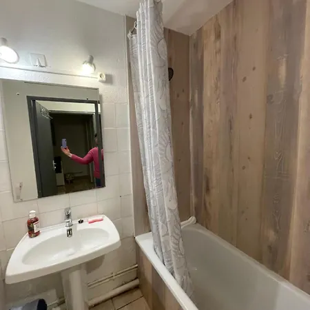 Daire Centre T2 Avec Jardinet Et Parking Narbonne