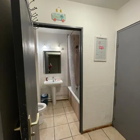 Daire Centre T2 Avec Jardinet Et Parking *