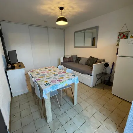 Daire Centre T2 Avec Jardinet Et Parking *